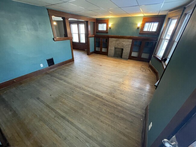 Building Photo - 418 Colvin Ave