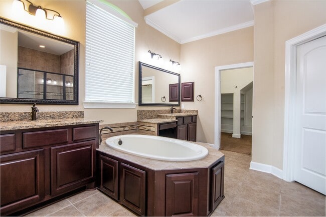Building Photo - 34 Canoe Bend Ct
