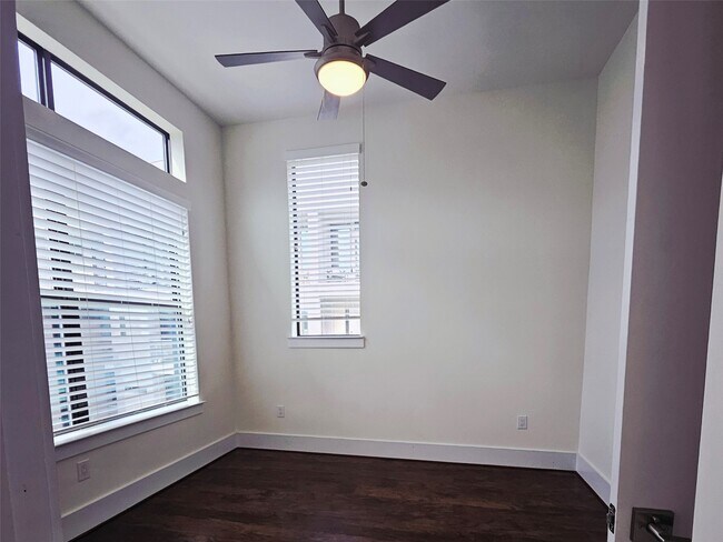 Building Photo - 2401 Crawford St