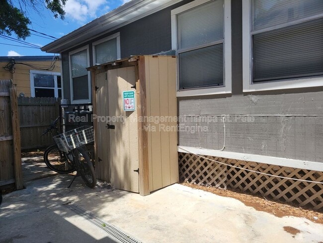 Building Photo - 618 17th Ave S