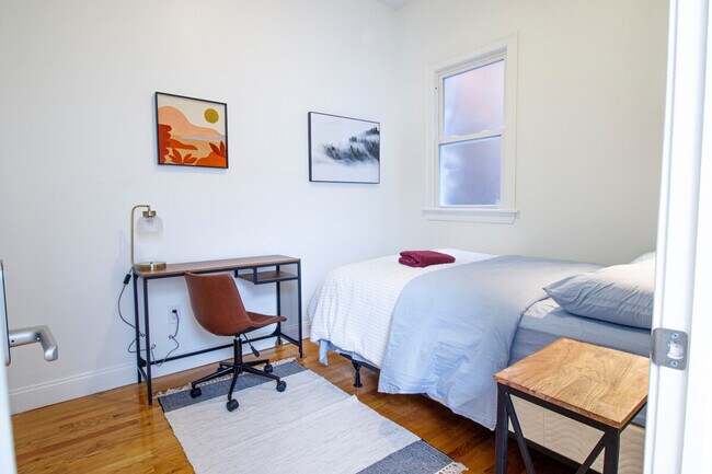 Building Photo - 27 Lambert St