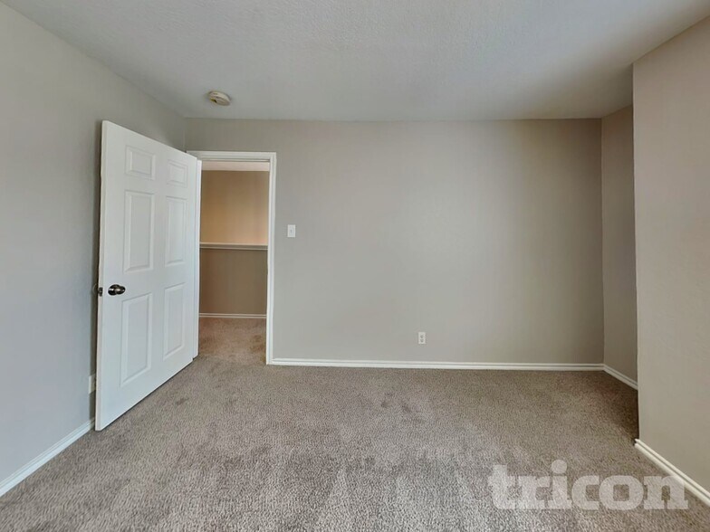 Building Photo - 7923 Horse Hollow