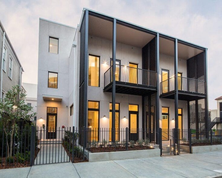 Primary Photo - 1530 Felicity