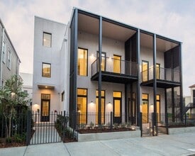 Building Photo - 1530 Felicity
