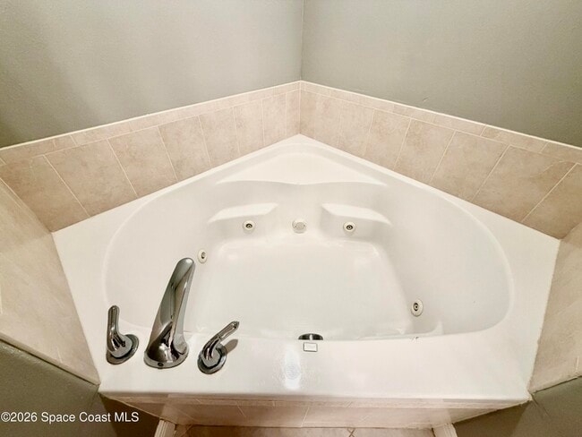 Building Photo - 551 Casa Bella Dr