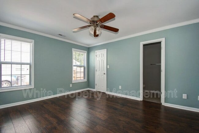 Building Photo - 49 Linford St