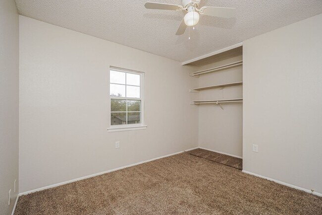 Building Photo - Recently updated-4 Bedroom house located about 11  miles from Randolph Air Force Base