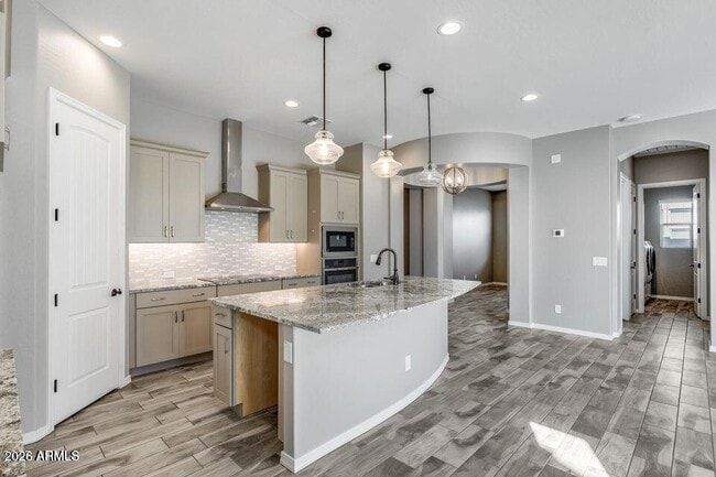 Building Photo - 2661 S Olympic Dr