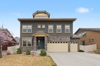 Building Photo - Stunning 4bed/3bath Oakwood Model Home in Erie