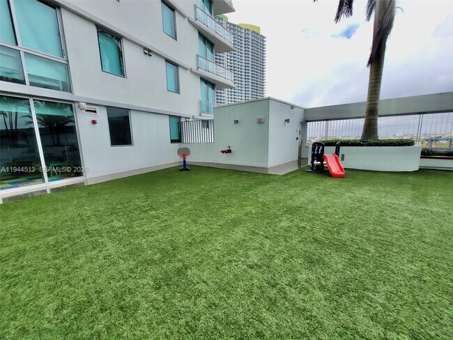 Building Photo - 92 SW 3rd St