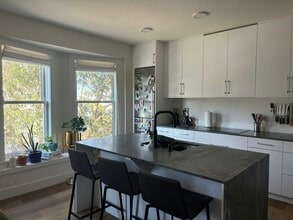 Building Photo - 203 Carl St