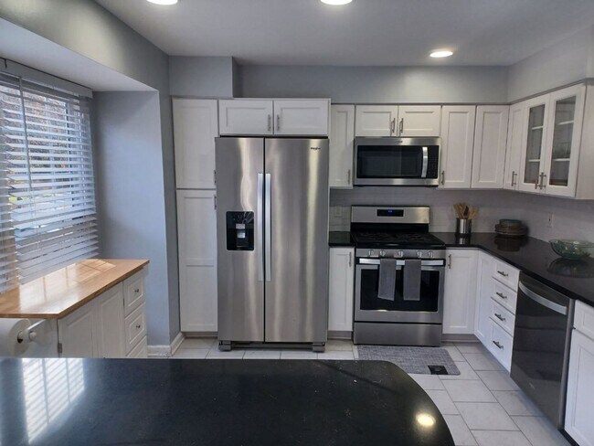 Building Photo - 8028 Valleys Crest Ct