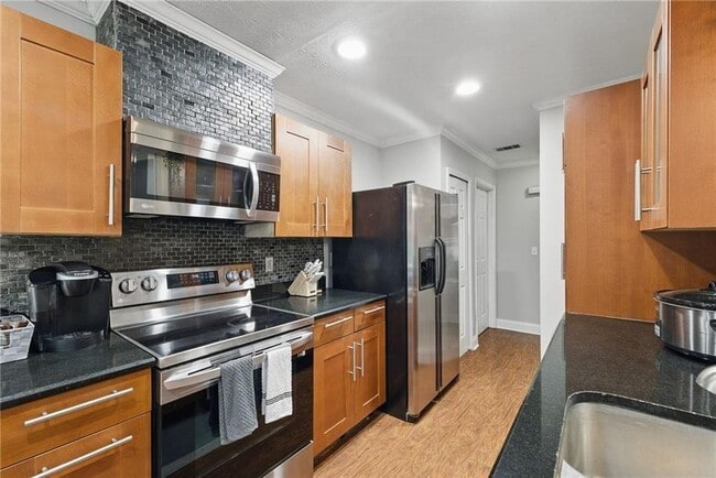 Building Photo - 13 Normandy Ct