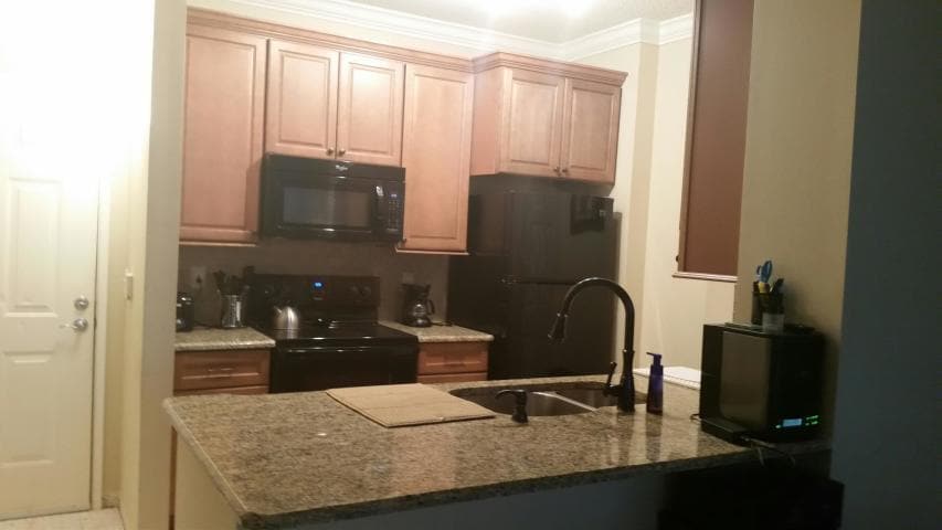 Building Photo - 720 S Sapodilla Ave