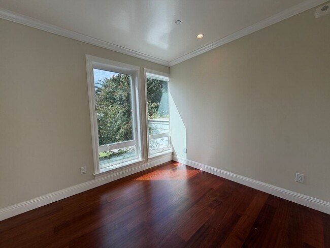 Building Photo - 261 Dolores St