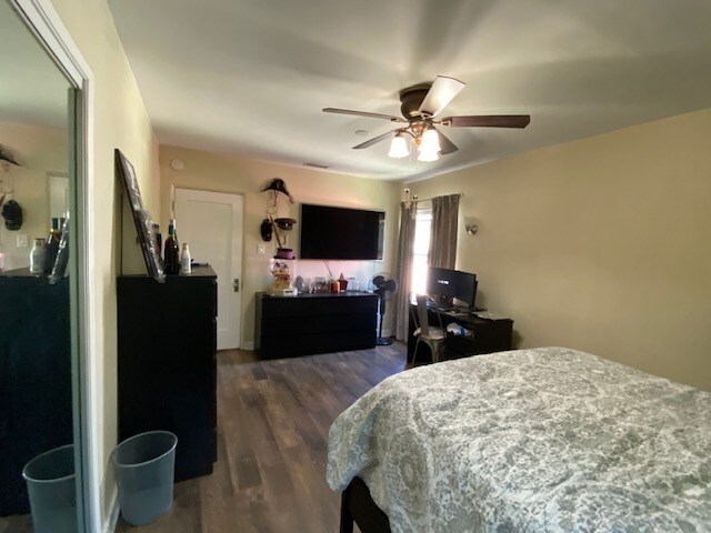 Master bedroom - 1344 S Curson Ave