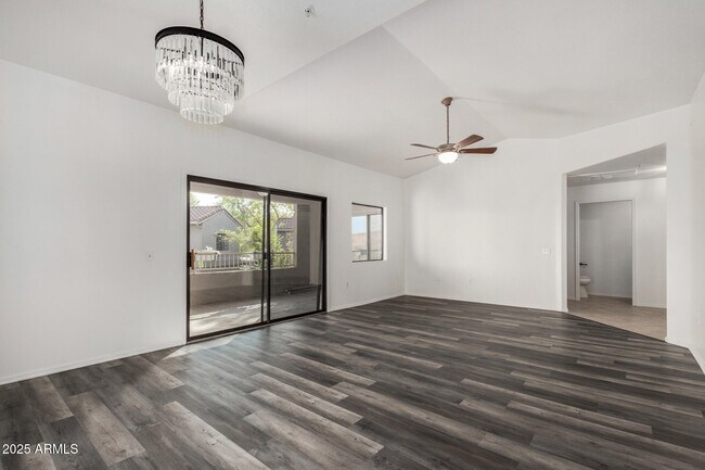 Building Photo - 15225 N 100th St