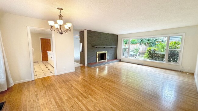 Building Photo - Comfortable 3 BD | 2 BA - Cedar Hills Neighborhood