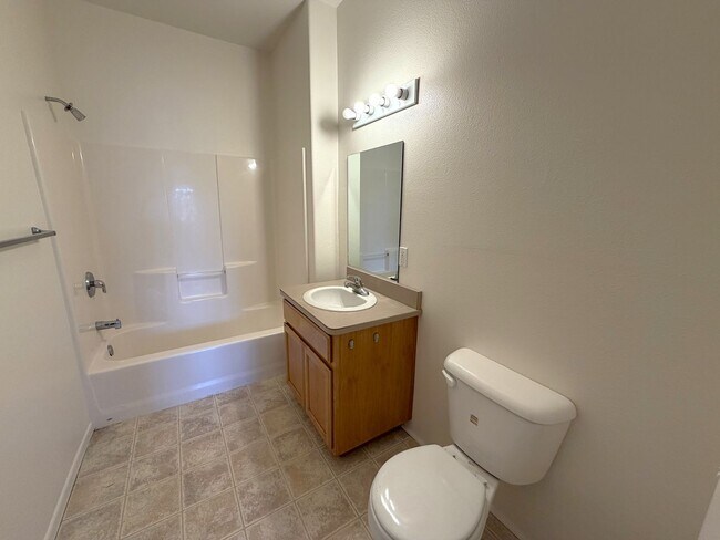 Building Photo - l31400