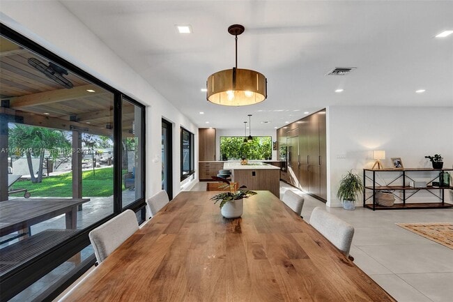 Building Photo - 1021 Guava Isle