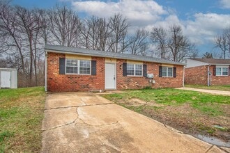 Building Photo - Great - 2 BEDROOM - Bright Open Floor Plan !!