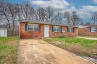 Building Photo - Great - 2 BEDROOM - Bright Open Floor Plan !!