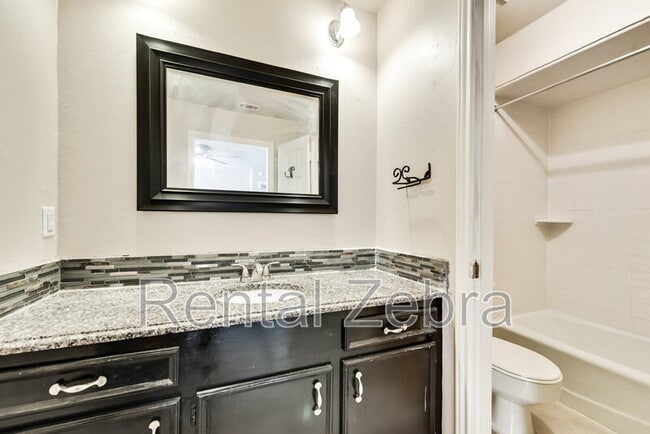 Building Photo - 500 Woodhollow Dr