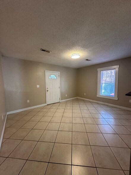 Building Photo - 407 Moir St