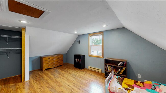 Building Photo - 423 Vroman St
