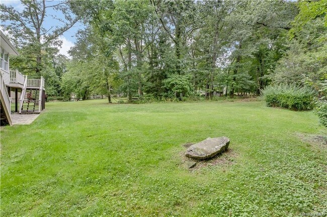 Building Photo - 8 Montfort Woods Rd