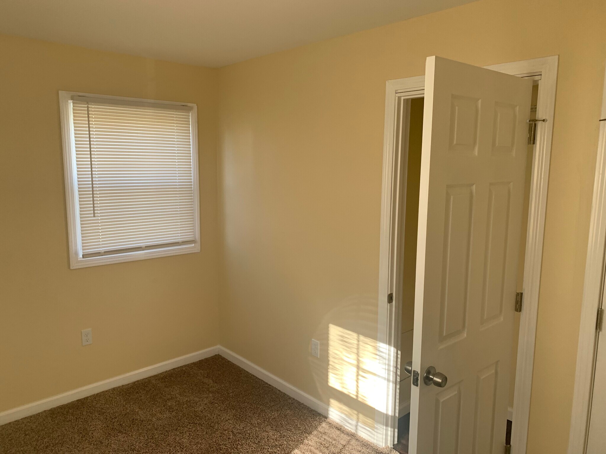 Building Photo - 709 Flintridge Dr