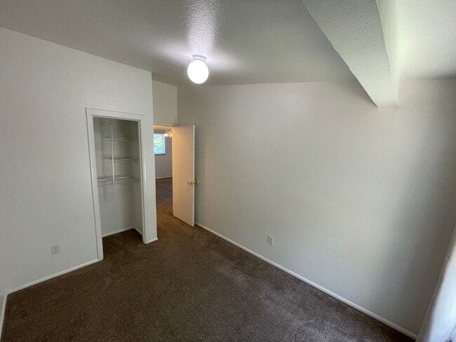 Building Photo - Great 5 Bed/3 Bath home in Orem