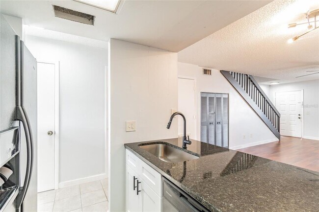 Building Photo - 4907 W McElroy Ave