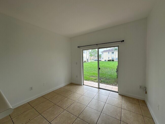 Building Photo - 2650 SE 16th Ter