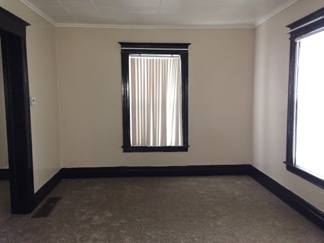 Building Photo - HUGE SINGLE FAMILY FOR RENT !!