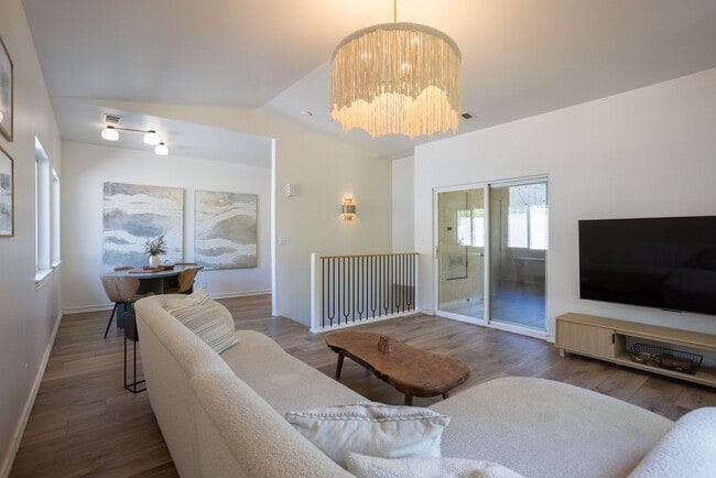 Building Photo - Ultra Unique Chico Tree House in The Avenues