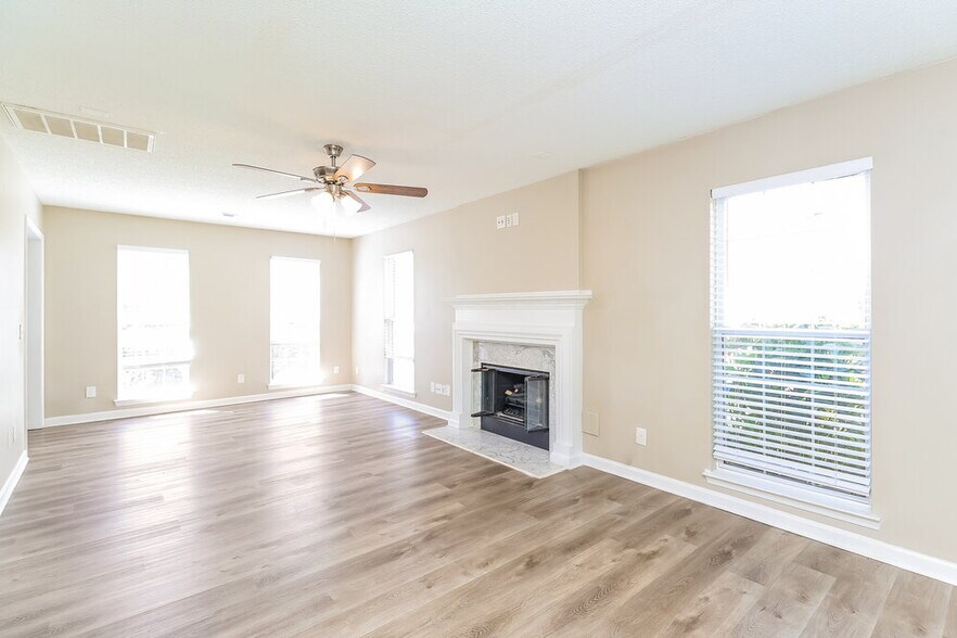 Building Photo - 13024 Peacock Ln