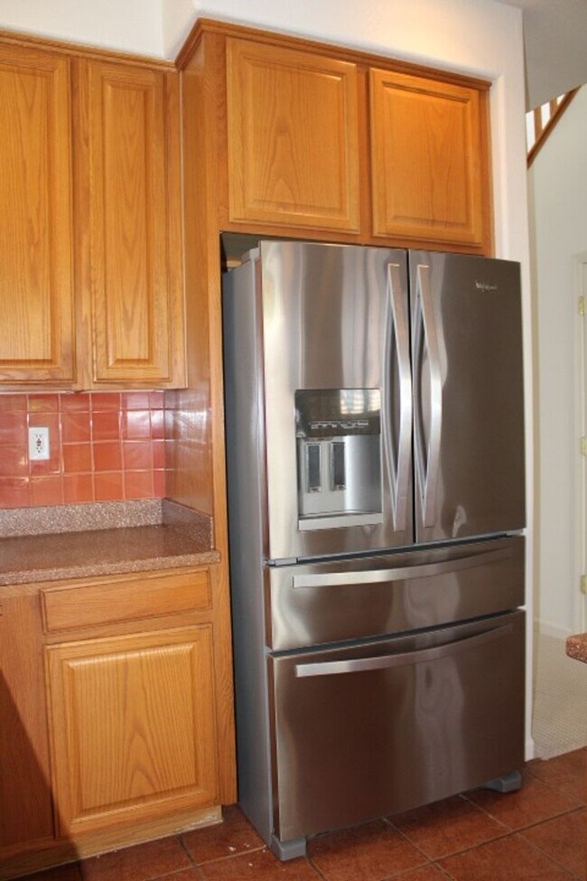 Building Photo - 524 Rosewood Ln