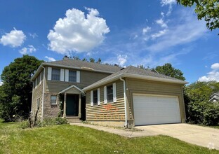 Building Photo - Large and Renovated 3 BR Townhome