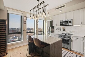 Building Photo - Fantastic Nest in Navy Yard+Parking included!