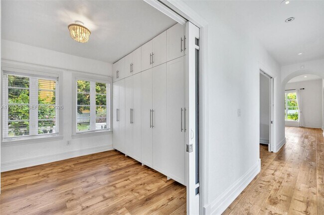 Building Photo - 113 NE 101st St