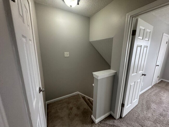 Building Photo - 3546 Christine Rd