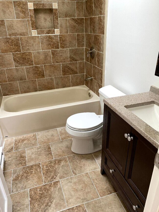 Full Bathroom - 783 East St