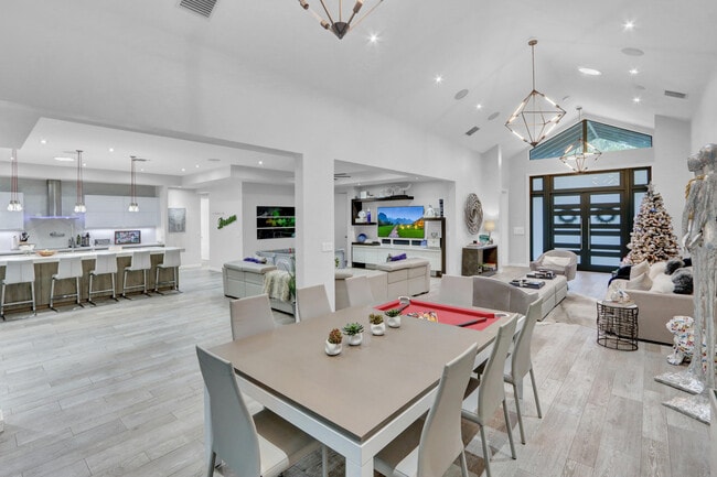 Building Photo - 5789 Hamilton Way