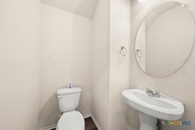 Building Photo - 145 Goldfinch Dr