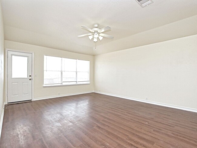 Building Photo - Beautiful 4 Bedroom / 2 Bath Home in Eagle...
