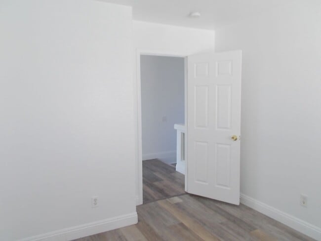 Building Photo - Spacious 4-Bedroom, 2.5-Bathroom Home – Fr...