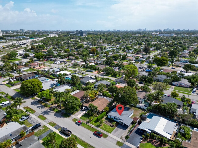 Building Photo - 5840 NE 1st Terrace