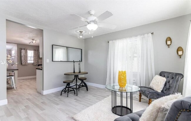 Building Photo - 221 C St