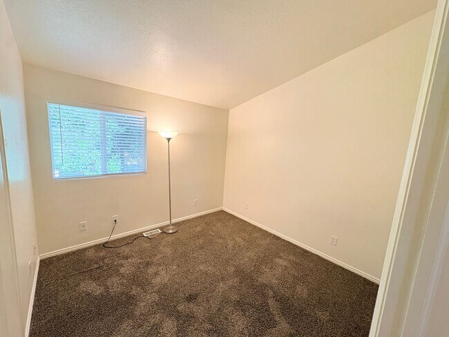 Building Photo - 334 W Mountain View Dr